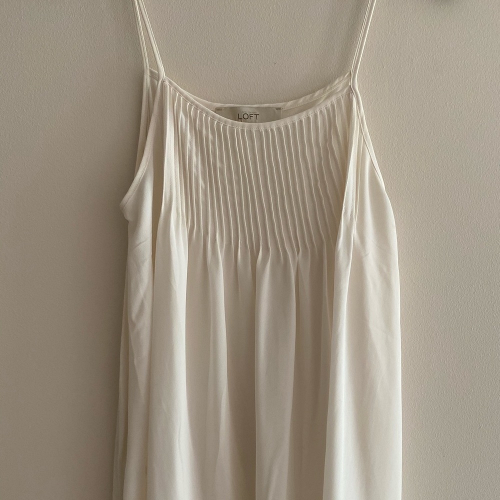 White sleeveless blouse